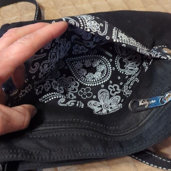 THIRTY ONE 31 CROSS BODY BAG BLACK & WHITE PURSE 11" - Picture 3 of 9